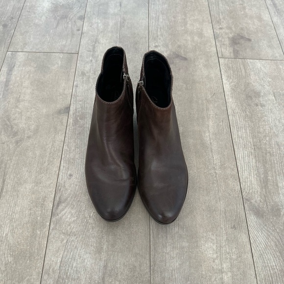 Clarks Artisan Deep Brown Ankle Booties Women’s size 7.5 - Picture 8 of 14